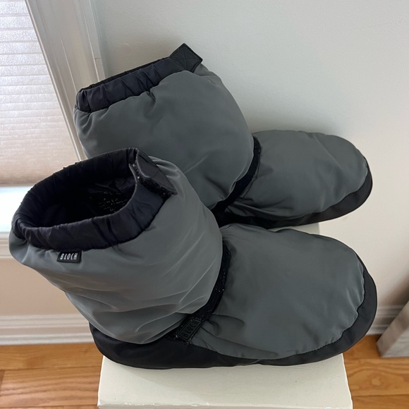 Bloch Warm Up Bootie! - Picture 5 of 6